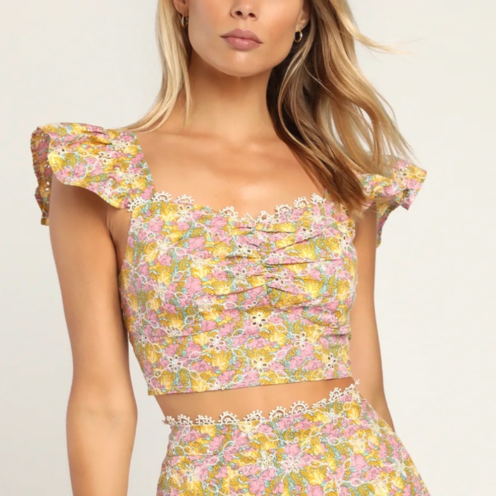 NWOT Lulu's Yellow Floral Eyelet Top
